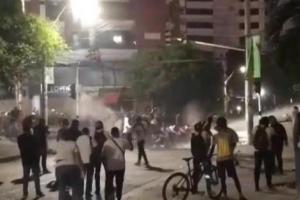 Enfrentamiento entre manifestantes y fuerza pública