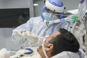 Pacientes Covid esperan una cama UCI