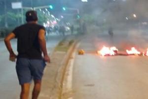Enfrentamiento entre manifestantes y Policía 