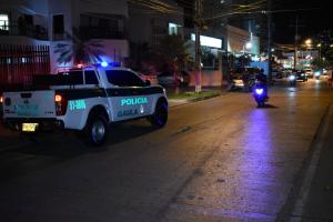 Delincuente resultó herido en intercambio de disparos con la policía en zona turística de Cartagena