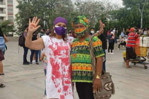 Denuncian acto de discriminación contra lideresa afro.