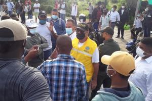 Alcalde en dialogo con la comunidad de Bayunca por protestas ante falta de alcantarillado 