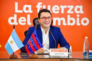 El gobernador del Magdalena debio salir del país, ante amenazas de un plan para asesinarlo