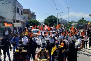 Cientos de personas marcharon para protestar por amenazas al gobernador del Magdalena 