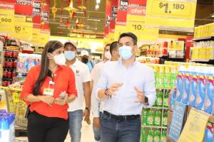     En lcos centros comerciales  exigirán carné de vacunación 