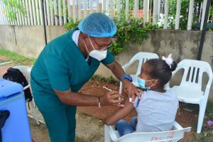 Inició vacunación en menores