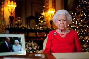 Reina Isabel ofrece su mensaje de Navidad 2021 luego que intruso ingresara al palacio
