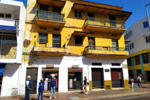 Piden evacuar edificio por posible desplome 