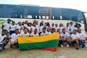 Grupo de jóvenes que represento a Bolívar en Carnavales de Barranquilla