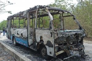 Bus de la empresa Alianza Sodis incinerado.