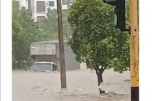 Dos personas fueron rescatadas por los bomberos