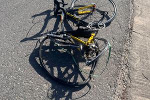 Una de las víctimas es un ciclista arrollado en la vía al mar.