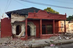 Casa afectada por una buseta en El Toril