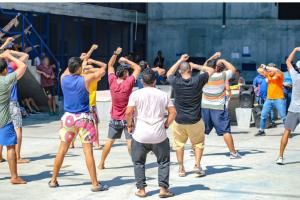 Promueve actividades deportivas para internos y guardianes del centro penitenciario Rodrigo de Bastidas 