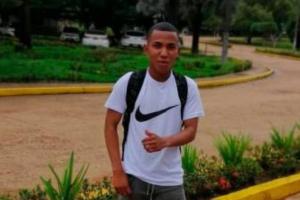 Víctor José Álvarez Rodríguez de 23 años 