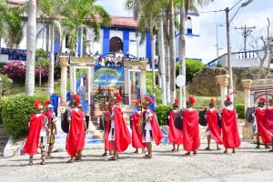 800 personas hacen parte del viacrucis en vivo