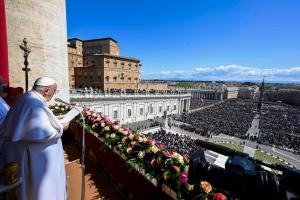 Papa Francisco en la misa de resurrección en la Plaza de San Pedro 