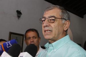 Alcalde de Cartagena William Dau en medio de una rueda de prensa