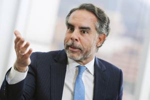 Más de 20 mil interceptaciones comprometen al exsenador Armando Benedetti por corrupción electoral.  