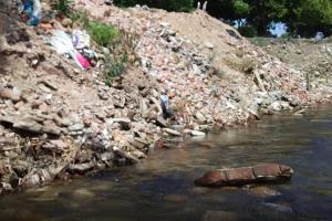 Contaminación en el río Guatapurí de Valledupar.