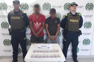 Capturados por ofrecer dinero a policías 