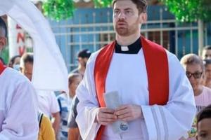 Con su servicio sacerdotal y físico ha conquistado el corazón de los feligreses