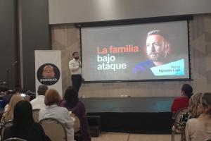 El asedio a la familia