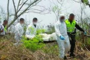 Encuentran cuerpo sin vida de un hombre con un cartel que decía “por violador”