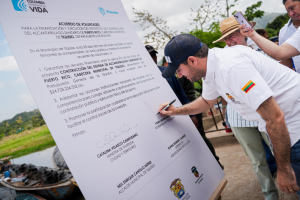 Gobernador de Bolívar firmó en Tiquisio el acuerdo de voluntades