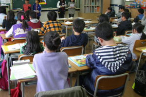 Niños en colegio 