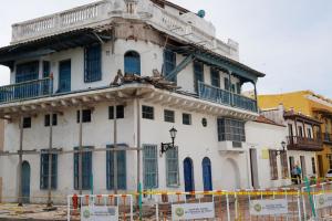 Balcón caído a causa del deterioro