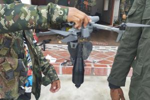 Las disidencias de las farc lanzaron cargas explosivas contra militares que realizan un puesto de control