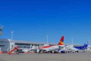 Movilización de pasajeros y operaciones aéreas en aeropuerto de Santa Marta creció históricamente en el 2024