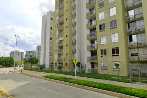 Una de las entradas a la zona residencial