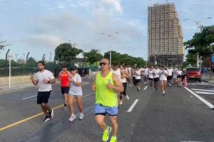 Más de 5 kilómetros se recorrieron iniciando con una cadena de oración