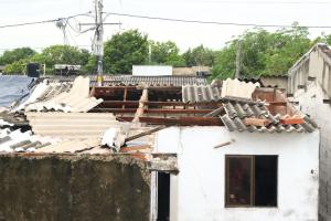Al menos 300 viviendas destechadas y un considerable número de familias resultaron damnificadas.