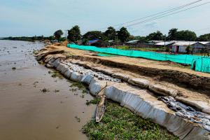 Obras para reducir riesgos por erosión del río Magdalena 