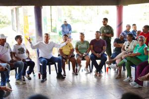 Reunion de Dumek Turbay con habitantes 