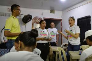 Las autoridades adelantan operativos en varios municipios para cerrar establecimientos que prometían graduar a estudiantes en pocos meses.