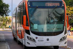Bus de Transcaribe se incendia en vía pública