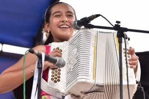 Valledupar celebra el talento en el festival vallenato.