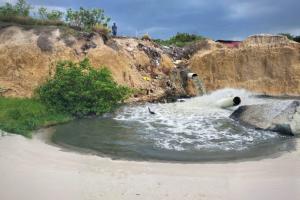 Aguas residuales al mar Caribe en Riohacha. 