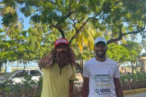 ¿Un ‘Forrest Gump’ en La Guajira? Esta es la historia de un joven que corre por todo el país 