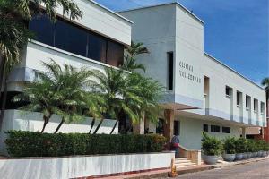 En el Cesar hay incertidumbre entre los usuarios de la Nueva EPS tras la suspensión de varios servicios en la Clínica Valledupar.