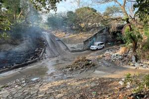 Habitantes de Las Moras denuncian quemas constantes en el arroyo El Salao y exigen intervención urgente