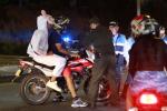 Las caravanas de motociclistas vistieron la noche de terror.  