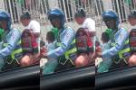Agente de transito infringiendo normas de tránsito 