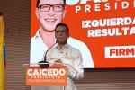 Carlos Caicedo, en la sede de la Registraduría, en la inscripción de su candidatura presidencial.