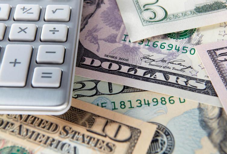 Dólar tocó los $3.300 por incertidumbre en Estados Unidos