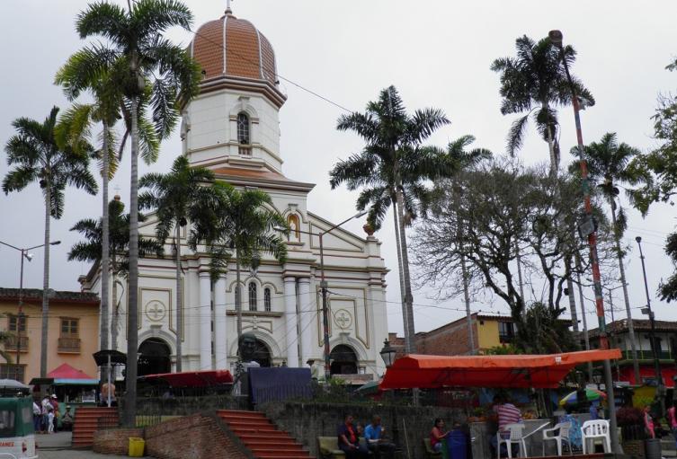 Referencia parque principal de Ituango.